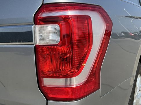 Used 2021 Ford Expedition XLT image 9