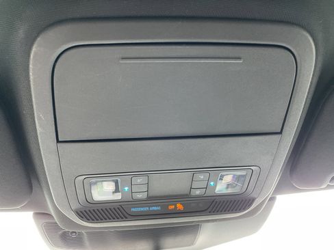 Used 2020 Ford Explorer XLT w/ Equipment Group 202A image 16