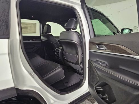 New 2026 Jeep Grand Cherokee Altitude image 35