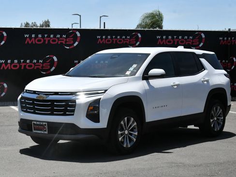 Used 2025 Chevrolet Equinox LT FWD image 3