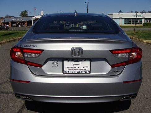 Used 2018 Honda Accord Sport image 5