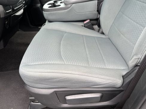 Used 2015 RAM 1500 Express RWD image 24