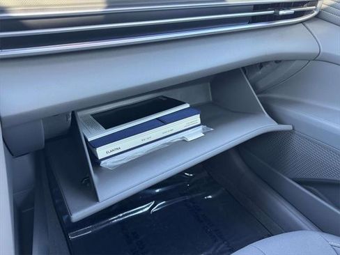 Certified 2025 Hyundai Elantra SEL image 33