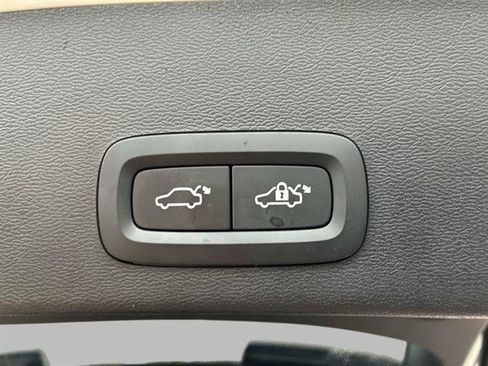 Used 2023 Volvo XC40 Recharge Ultimate image 14