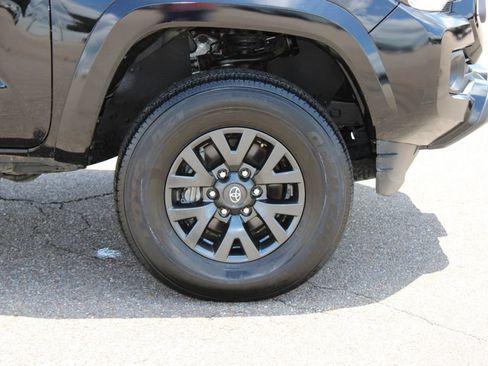 Used 2023 Toyota Tacoma SR5 AWD/4WD image 5
