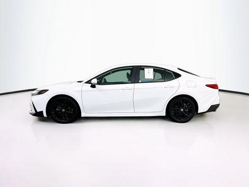 Used 2025 Toyota Camry SE FWD image 4