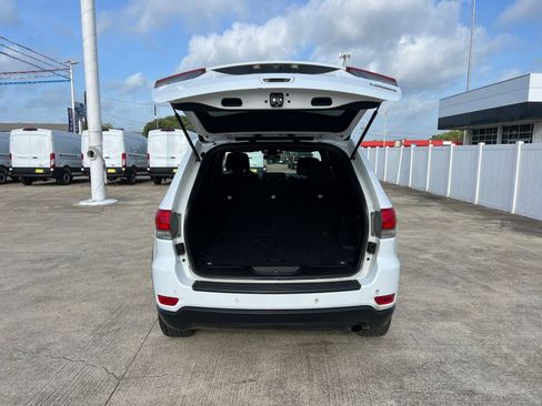 Used 2018 Jeep Grand Cherokee Laredo RWD image 13