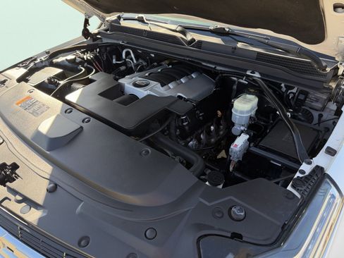 Used 2020 Cadillac Escalade Premium Luxury image 13