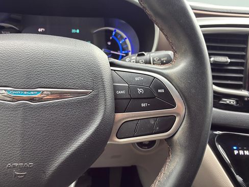 Used 2018 Chrysler Pacifica Touring-L FWD image 30