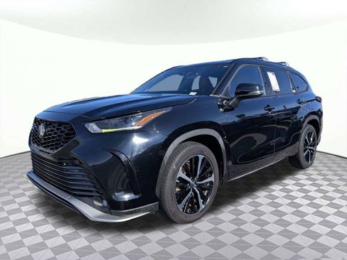 Used 2021 Toyota Highlander XSE FWD image 6