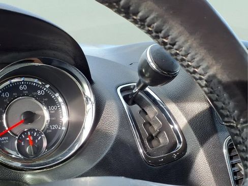 Used 2015 Chrysler Town & Country Touring-L w/ Driver Convenience Group FWD image 13