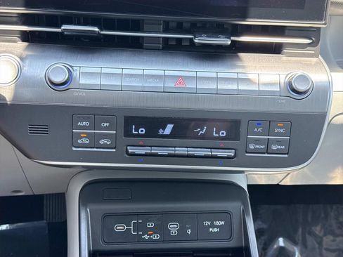 Used 2024 Hyundai Kona Limited AWD/4WD image 12