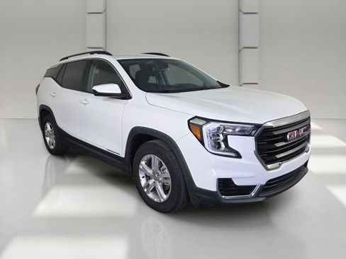 Used 2022 GMC Terrain SLE w/ Driver Convenience Package FWD image 2