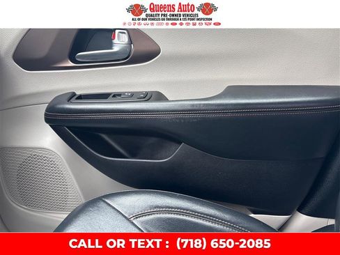 Used 2019 Chrysler Pacifica Touring-L image 23