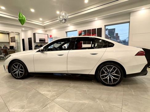 Used 2025 BMW i5 xDrive40 w/ M Sport Package image 5