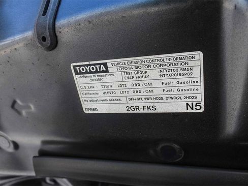 Used 2022 Toyota Tacoma TRD Sport w/ Technology Package image 28