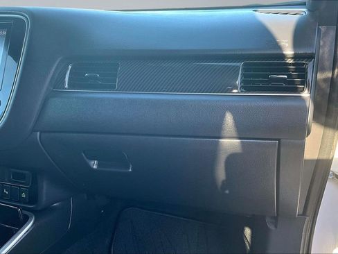 Used 2020 Mitsubishi Outlander LE AWD/4WD image 17