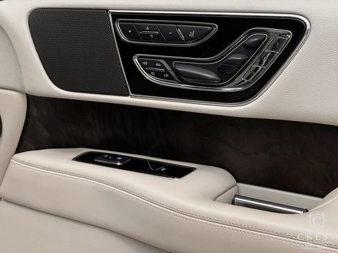 Used 2018 Lincoln Navigator Reserve AWD/4WD image 23