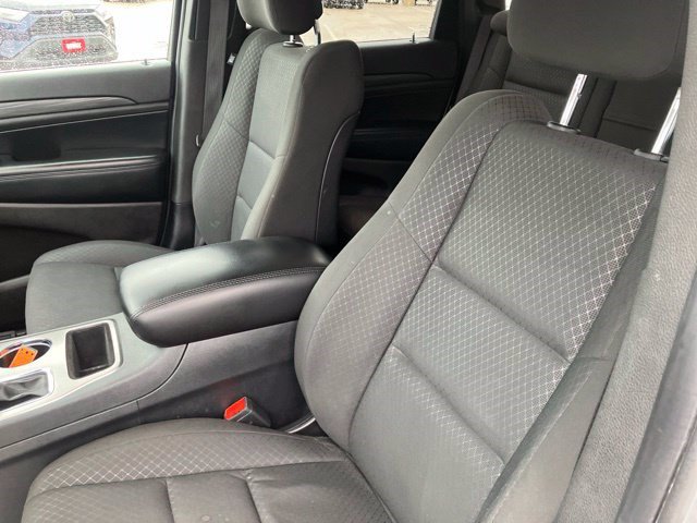 Used 2019 Jeep Grand Cherokee Laredo AWD/4WD image 12