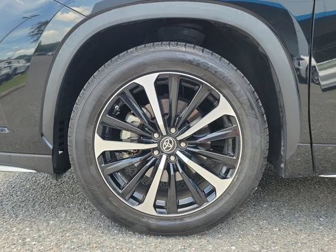 Used 2022 Toyota Highlander XSE FWD image 12