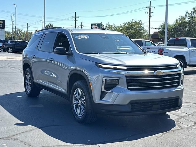 Certified 2025 Chevrolet Traverse LT FWD image 2