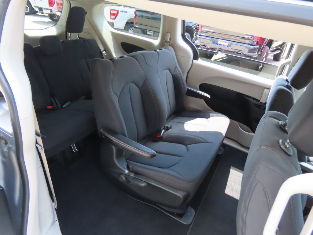 Used 2018 Chrysler Pacifica L FWD image 29