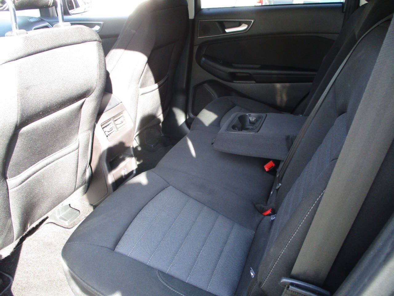 Used 2017 Ford Edge SE w/ Cargo Accessory Package FWD image 16
