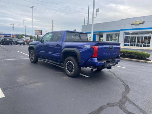 Used 2025 Toyota Tacoma TRD Off-Road w/ TRD Off Road Upgrade Package AWD/4WD image 3