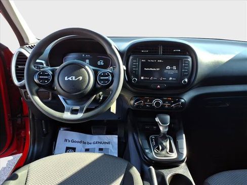 Used 2025 Kia Soul LX w/ LX Technology Package FWD image 33