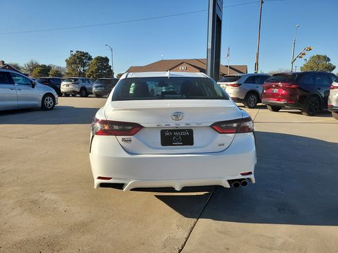 Used 2023 Toyota Camry SE image 6
