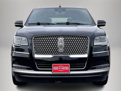 Used 2022 Lincoln Navigator Reserve image 3