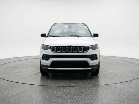 Used 2025 Jeep Compass Trailhawk AWD/4WD image 2