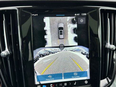 Used 2025 Volvo V60 B5 Cross Country Plus image 21