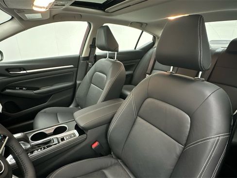 New 2025 Nissan Altima 2.5 SL image 9