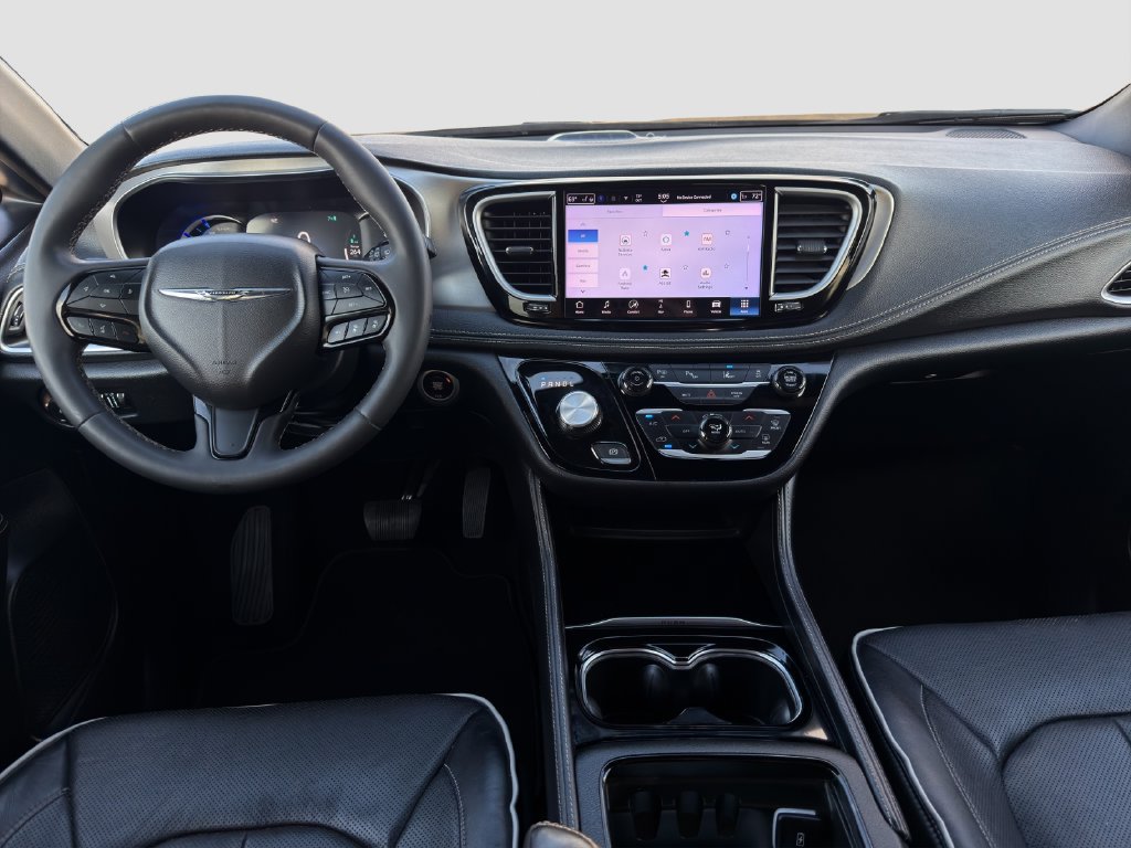 Used 2024 Chrysler Pacifica Premium FWD image 13