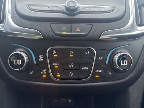 Used 2024 Chevrolet Equinox LT image 16