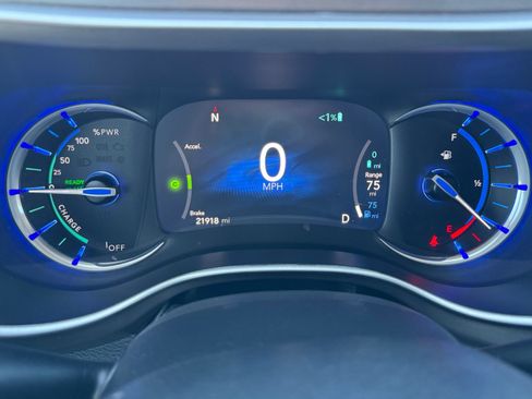 Used 2022 Chrysler Pacifica Touring-L image 16