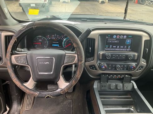 Used 2018 GMC Sierra 2500 Denali w/ Duramax Plus Package AWD/4WD image 25