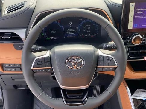 New 2026 Toyota Highlander Platinum AWD/4WD image 17