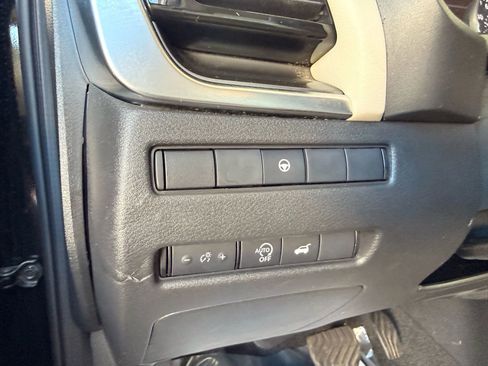 Used 2025 Nissan Rogue SV AWD/4WD image 87