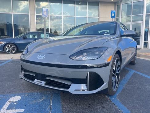Used 2023 Hyundai Ioniq 6 SEL image 2
