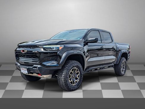 Used 2024 Chevrolet Colorado ZR2 w/ ZR2 Convenience Package III AWD/4WD image 3