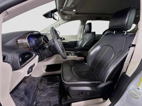 Used 2024 Chrysler Pacifica Limited image 22