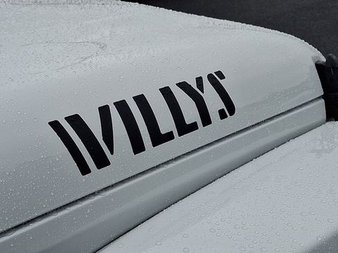 Certified 2022 Jeep Gladiator Willys image 17