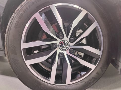 Used 2025 Volkswagen Jetta SE w/ Sunroof Package image 21