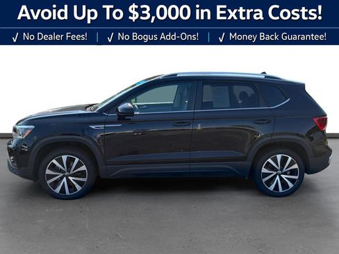 Used 2023 Volkswagen Taos SE FWD image 2