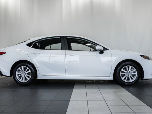 Used 2025 Toyota Camry LE FWD image 3