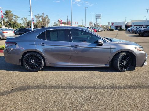 Used 2022 Toyota Camry XSE FWD image 3