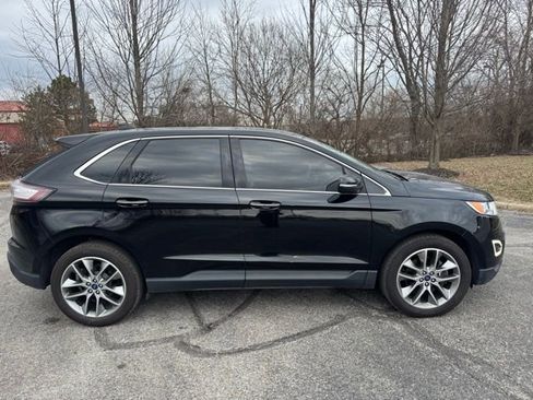 Used 2017 Ford Edge Titanium w/ Technology Package image 3