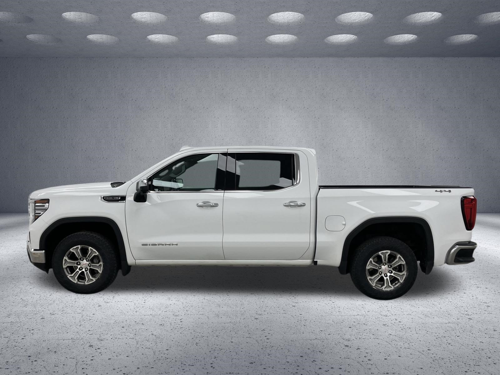Used 2025 GMC Sierra 1500 SLT AWD/4WD image 2